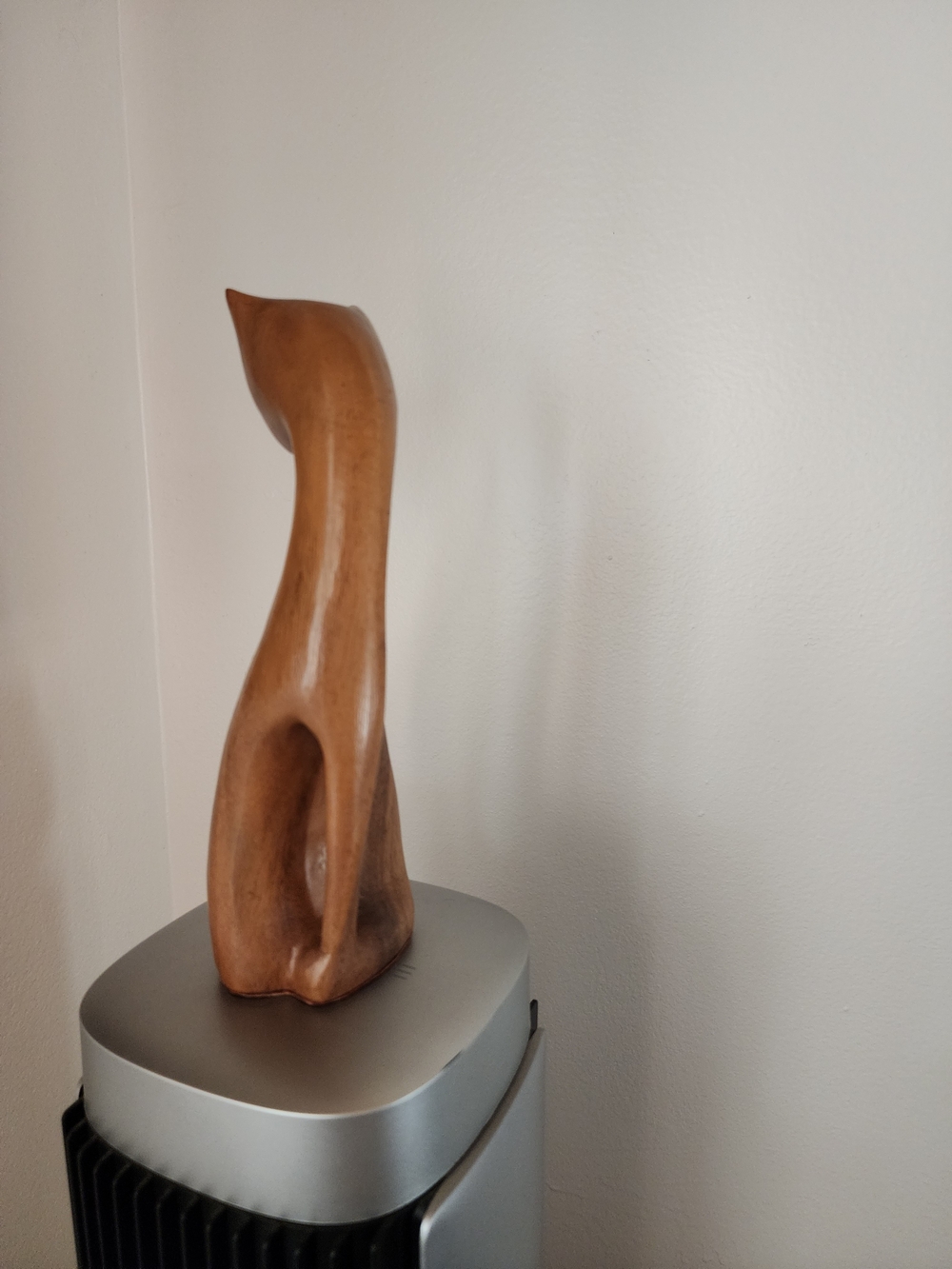 MCM Carved Wooden Cat Sculpture - Warm Brown Finish - Picture 7 of 8